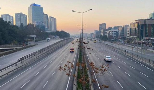 Yılın ilk günü İstanbul'da yollar bomboş kaldı!