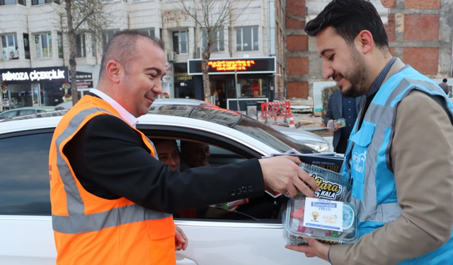 AK Parti Afyonkarahisar Gençlik Kolları'ndan vatandaşa sürpriz!