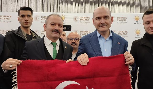 Ali Tilkici Süleyman Soylu'ya bayrak hediye etti söz aldı