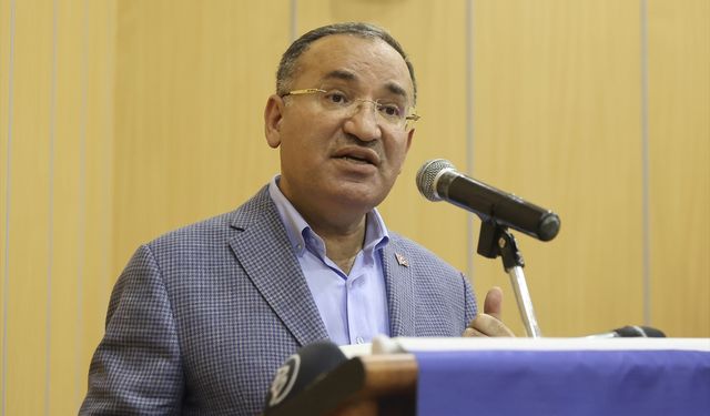 Bekir Bozdağ'dan olay yaratan şampanya çıkışı!