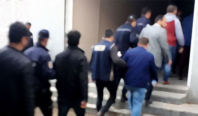 İzmir merkezli 10 ilde FETÖ operasyonu: 25 gözaltı kararı