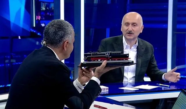 Bakan Karaismailoğlu'ndan hızlı tren duyurusu! 2 saate düşecek...