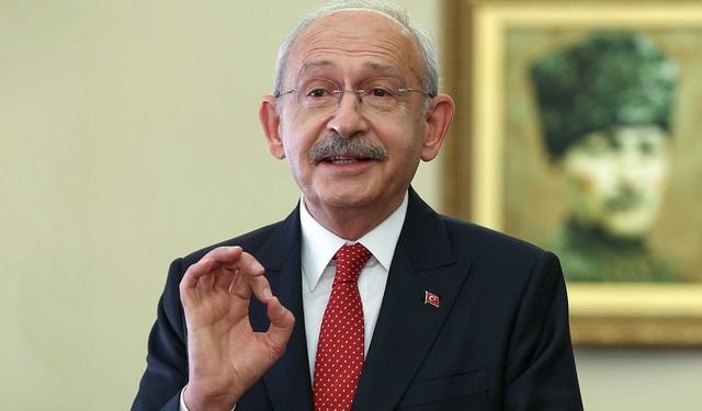 Kemal Kılıçdaroğlu seccadeye bastığı için özür diledi!