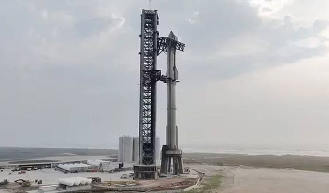 Elon Musk dünyanın en güçlü roketi SpaceX'in Starship'in yeni görüntüsünü paylaştı