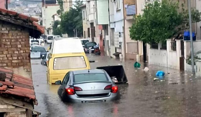 Sağanak 10 ilde hayatı kabusa çevirdi! İşte o illerde hava durumu