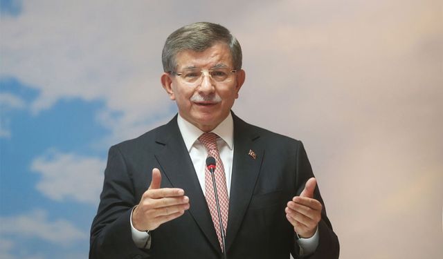 Ahmet Davutoğlu gelen tepkiler sonrası o paylaşımı sildi!