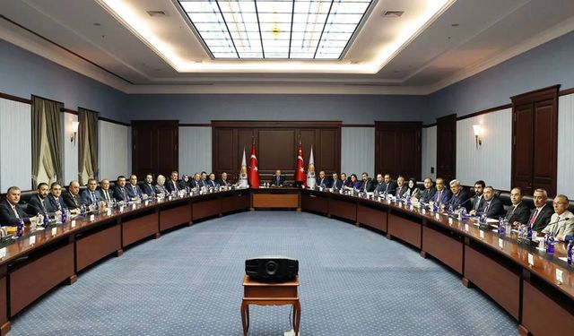 Cumhurbaşkanı Erdoğan AK Parti Ankara İl Teşkilatı ve ilçe belediye başkanları ile görüştü