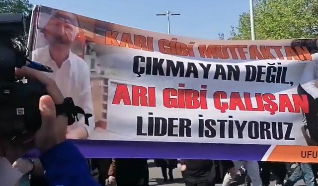 AK Parti mitinginde açılan cinsiyetçi pankart tepki çekti!