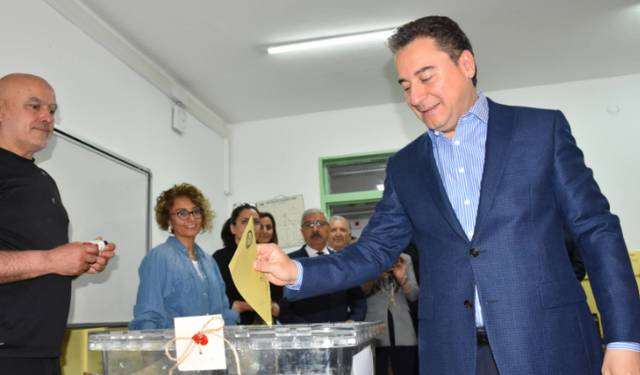 DEVA Partisi Genel Başkanı Ali Babacan oyunu kullandı