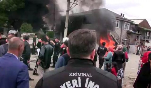 Cenaze namazı sonrası dehşet olay! İki ev ateşe verildi...