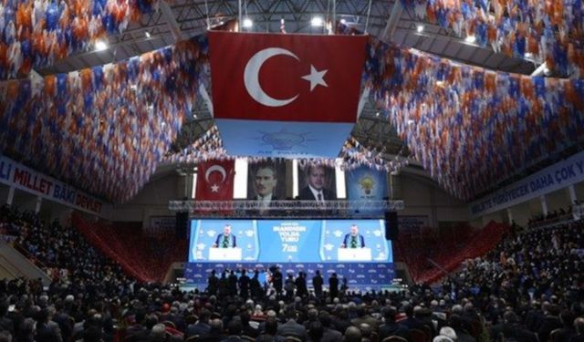 AK Parti'de kritik kongre: Erdoğan Genel Başkanlığı bırakıyor mu?