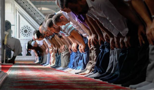 Optimar anketinde 'namaz kılıyor musunuz?' sorusuna dikkat çeken yanıt