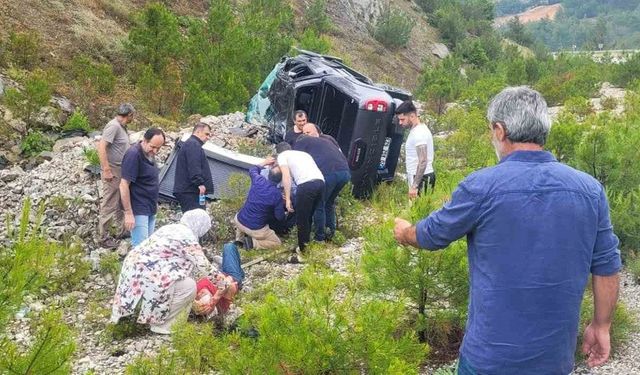 Eski Bakan kaza yaptı: Arabadan fırladı...