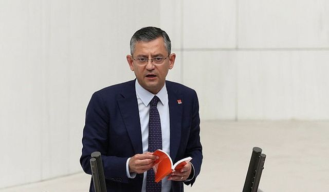 Özgür Özel'den Abdüllatif Şener'e: Kanım donarak izledim!