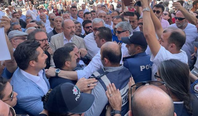 İYİ Parti'nin zam eylemine engel: Devletin polisi iktidarın polisi olmuş