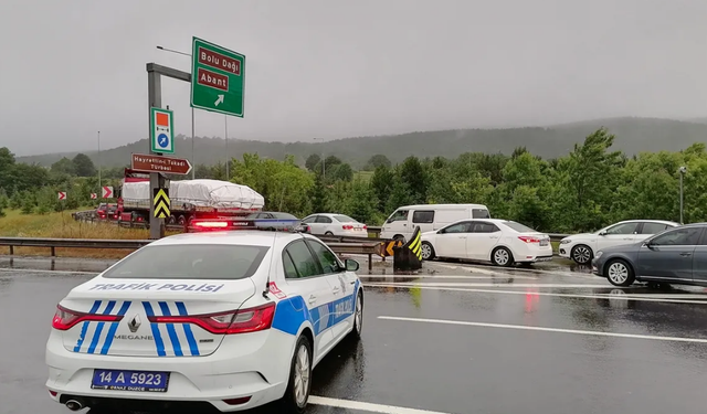 Ankara-İstanbul otoyolu trafiğe kapatıldı