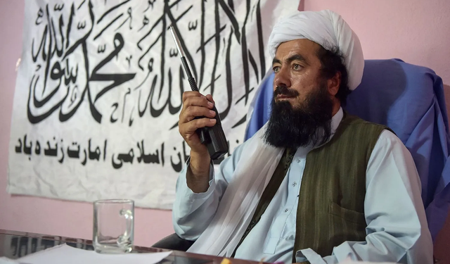 Taliban Afganistan'daki müzik aletlerini yaktı