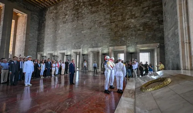 Tanju Özcan 'adalet ve değişim' yürüyüşünden sonra Anıtkabir'i ziyaret etti!