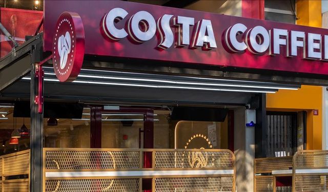 Dünyaca ünlü kahve markası Costa Coffee boykot ediliyor! Minibüste skandal fotoğraf