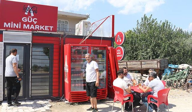 Coca Cola, depremzede esnafa yardımda bulundu!