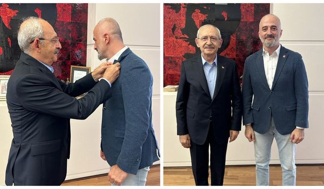 Gelecek Partisi kurucusu Özer Öztaşbaşı CHP'ye geçti: Parti rozetini Kemal Kılıçdaroğlu taktı