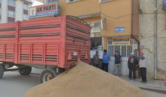 Ak Partili çiftçi isyan etti: Bir kamyon buğdayı bakın ne yaptı...