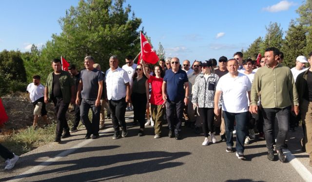 Ümit Özdağ kendi yazdığı şiiri okudu: O anlar izlenme rekoru kırdı