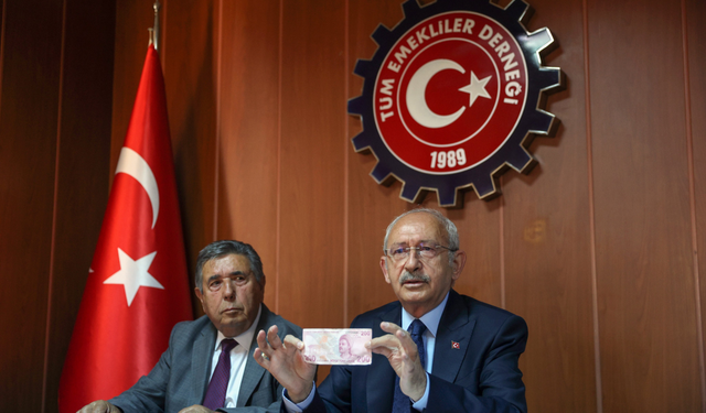 Cebinden 200 lira çıkaran Kemal Kılıçdaroğlu: Bu paraya şimdi 20 simit alınıyor