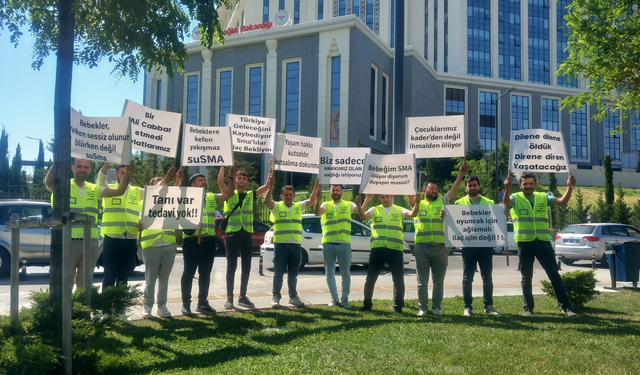 SMA hastası bebeklerin babaları 3 gündür Sağlık Bakanlığı önünde eylem yapıyor