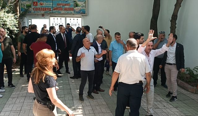 Siirt'te CHP İl Başkanlığı 38. Olağan Kongresi'nde arbede: Sandalyeler hava uçuştu!