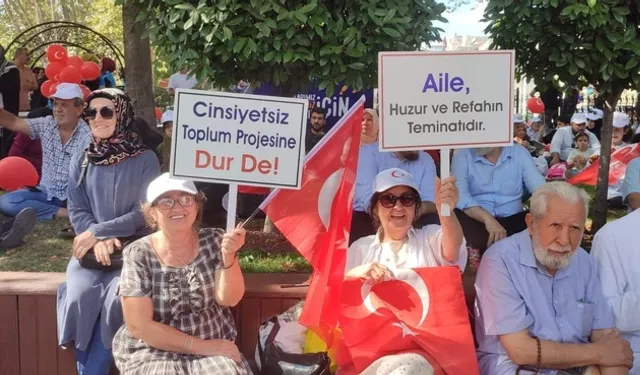 200 sivil toplum örgütünden LGBT karşıtı miting: Aile hedefte başını çevirme