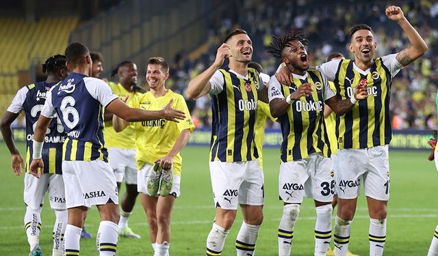 Fenerbahçe sahasında Başakşehir'i ağırlıyor