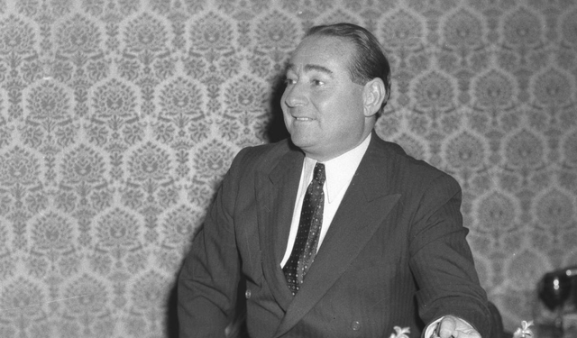 Aydın'da CHP'li Büyükşehir Belediye Başkanı, Adnan Menderes için lokma dağıttı