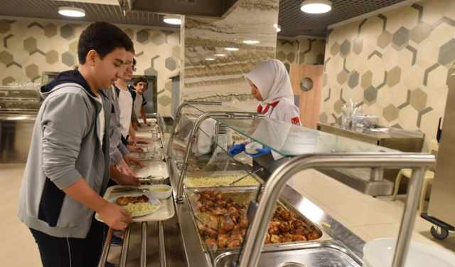 Ege Üniversitesi'nde yemek ücretlerine büyük zam geldi