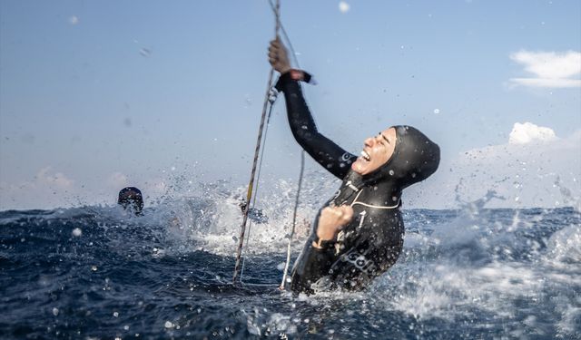 Millî sporcu Şahika Ercümen'den dünya rekoru!