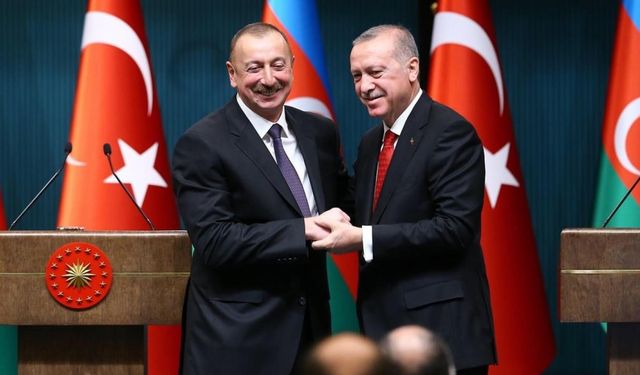 Azerbaycan Cumhurbaşkanı Aliyev Türkiye'nin 100. yılını kutladı