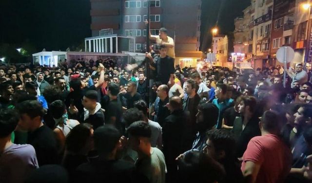 Halkın aradığı devlet: Çanakkale'de protesto yapan öğrencilere Emniyet müdüründen tam destek!