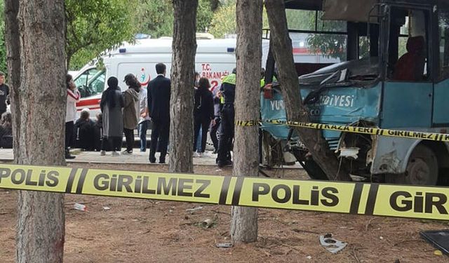 Öğrenci Taşıyan Midibüs Kaza Yaptı: 1 Ölü, 15 Yaralı