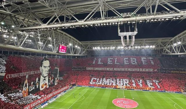 Galatasaray'dan Cumhuriyetin 100. yılına özel koreografi!