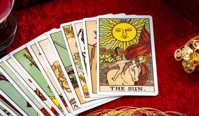 Aşk Tarot Falına nasıl bakılır? Aşk Tarot Falı nedir, kaç deste kart kullanılır?