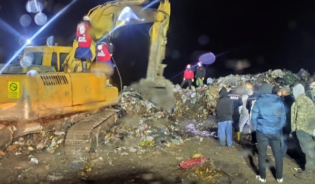 Kayseri'de facia! Çöp kamyonu belediye işçisinin üzerine çöp boşalttı işçi kayıp