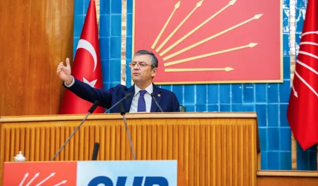 CHP, Meclis'te eylemde: İsterse elektriği kessinler, koltuklarda uyuyacağız