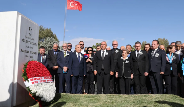 Bülent Ecevit vefatının yıldönümünde mezarı başında anıldı