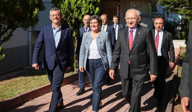 CHP Genel Başkanı Özgür Özel Kemal Kılıçdaroğlu'nu evinde ziyaret etti