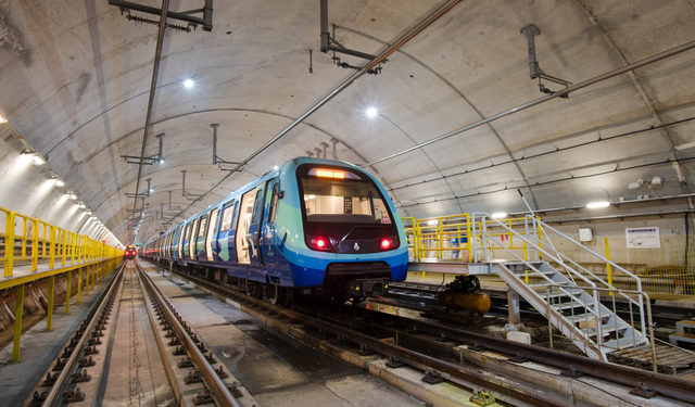 İstanbul metrosunda bir kişi canına kıymak istedi