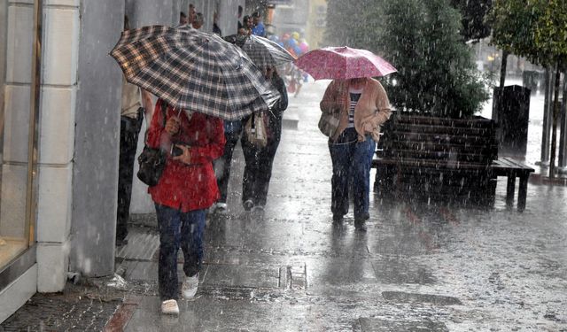 Meteoroloji uyardı: O bölgelere sağanak yağış geliyor!