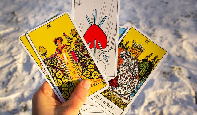 Tarot Aşk Falı 3 Kart Açılımı Nasıl Yapılır, Nasıl Yorumlanır?