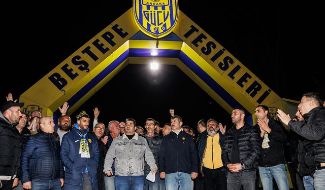 Ankaragücü taraftarı Koca'ya destek verdi: Düdükleri silah gibi kullandılar