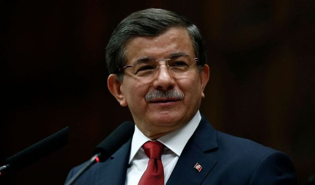 Ahmet Davutoğlu Cumhurbaşkanı adayı olacağını duyurdu!