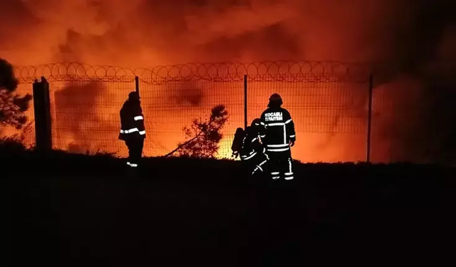 Kocaeli'de depo yangını: "Söndürme imkânı çok fazla yok"